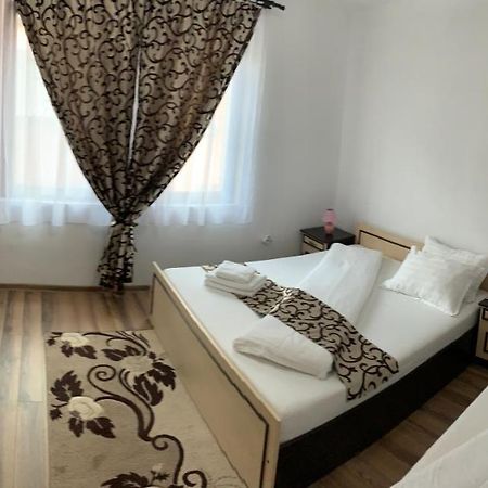 Hotel M Dey Vişeu de Sus Exterior foto